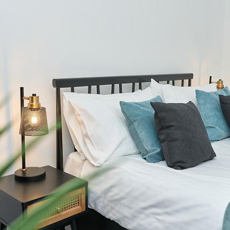Beautiful 3 Bed Apartment In Bonchurch - Nr Ventnor - Large Outside Terrace & Parking - Dog Friendly - The Perfect Choice For Couples, Friends, Families - 5 Mins To Beach Екстериор снимка