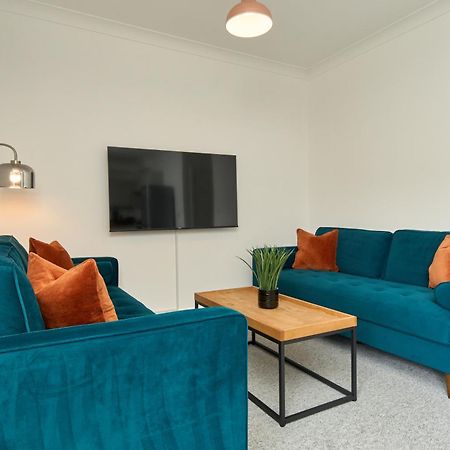 Beautiful 3 Bed Apartment In Bonchurch - Nr Ventnor - Large Outside Terrace & Parking - Dog Friendly - The Perfect Choice For Couples, Friends, Families - 5 Mins To Beach Екстериор снимка