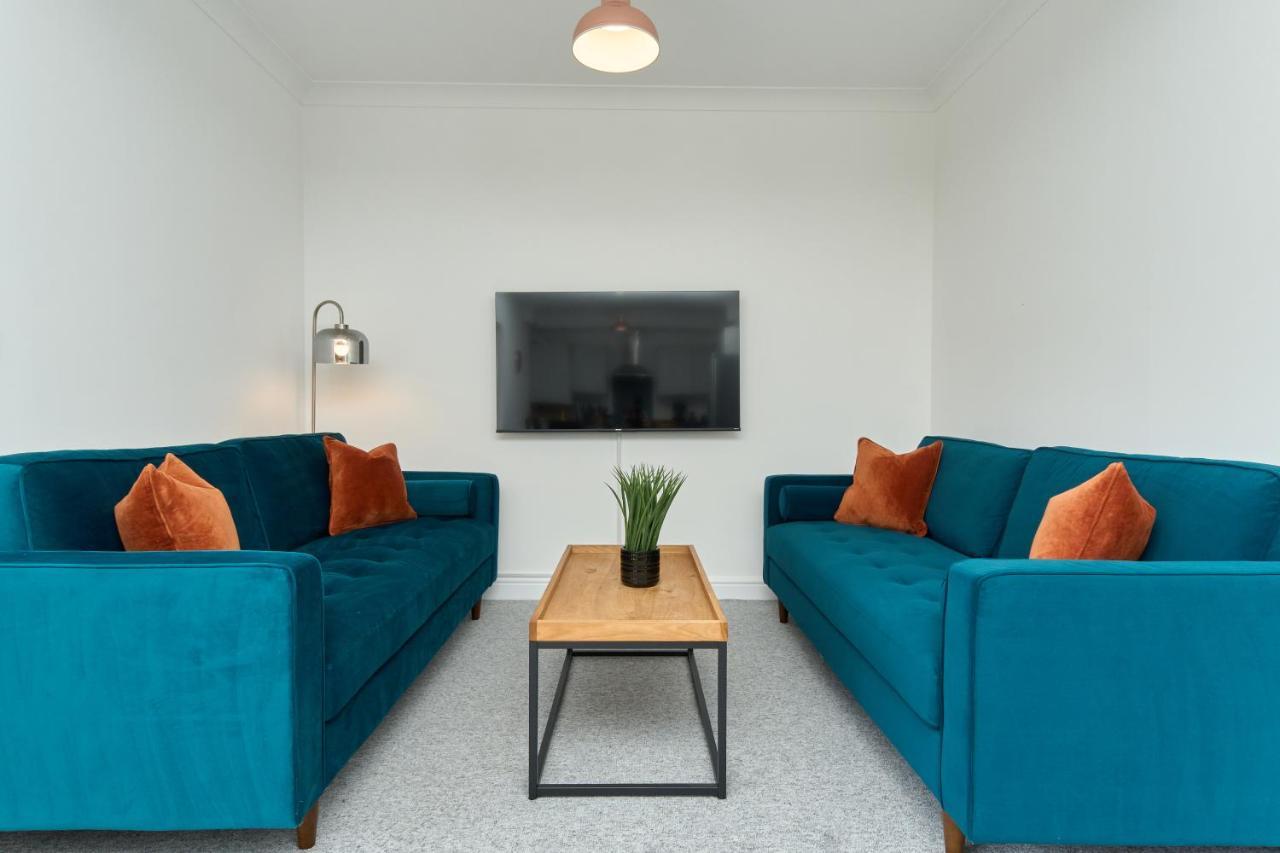 Beautiful 3 Bed Apartment In Bonchurch - Nr Ventnor - Large Outside Terrace & Parking - Dog Friendly - The Perfect Choice For Couples, Friends, Families - 5 Mins To Beach Екстериор снимка