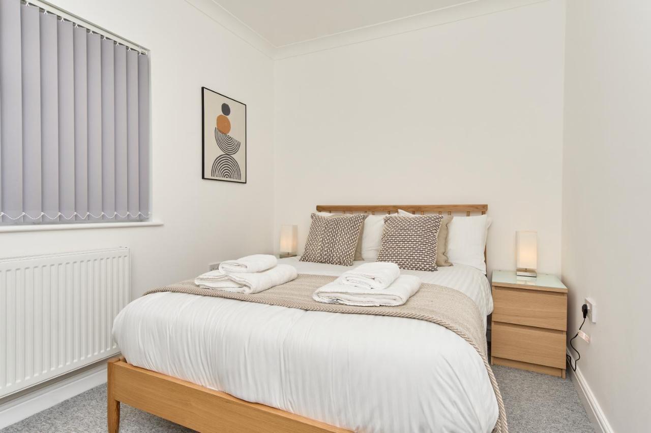 Beautiful 3 Bed Apartment In Bonchurch - Nr Ventnor - Large Outside Terrace & Parking - Dog Friendly - The Perfect Choice For Couples, Friends, Families - 5 Mins To Beach Екстериор снимка