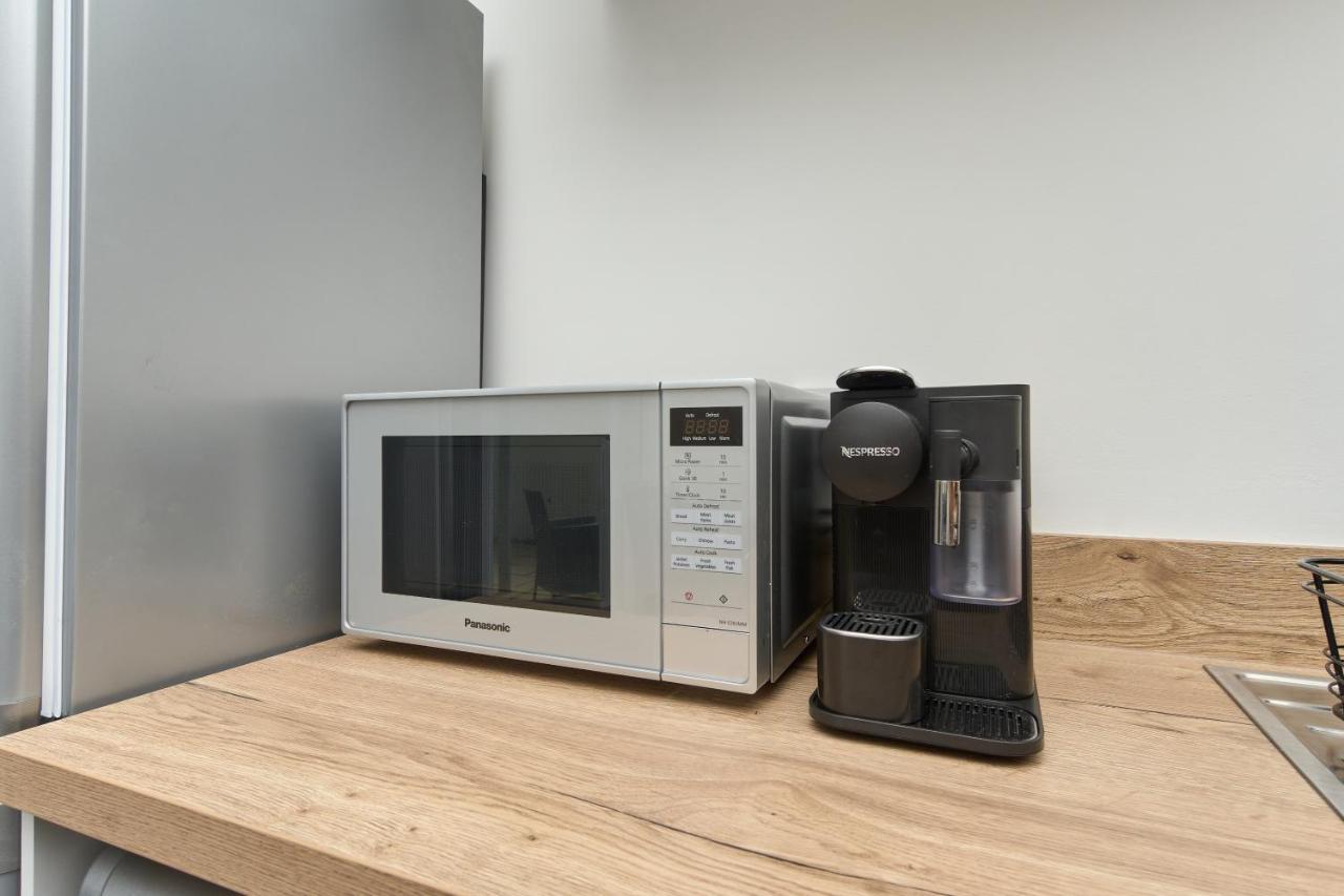Beautiful 3 Bed Apartment In Bonchurch - Nr Ventnor - Large Outside Terrace & Parking - Dog Friendly - The Perfect Choice For Couples, Friends, Families - 5 Mins To Beach Екстериор снимка