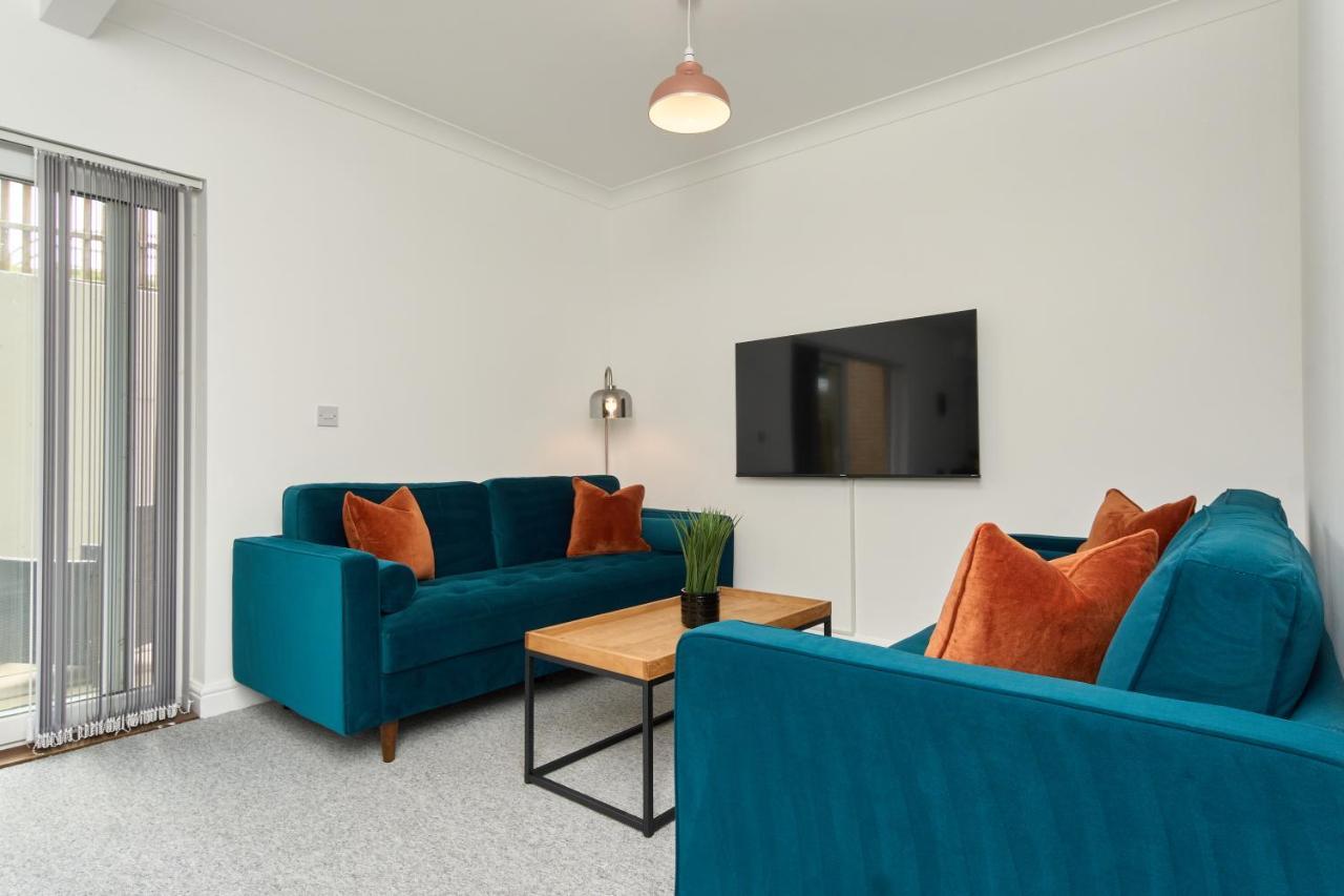 Beautiful 3 Bed Apartment In Bonchurch - Nr Ventnor - Large Outside Terrace & Parking - Dog Friendly - The Perfect Choice For Couples, Friends, Families - 5 Mins To Beach Екстериор снимка