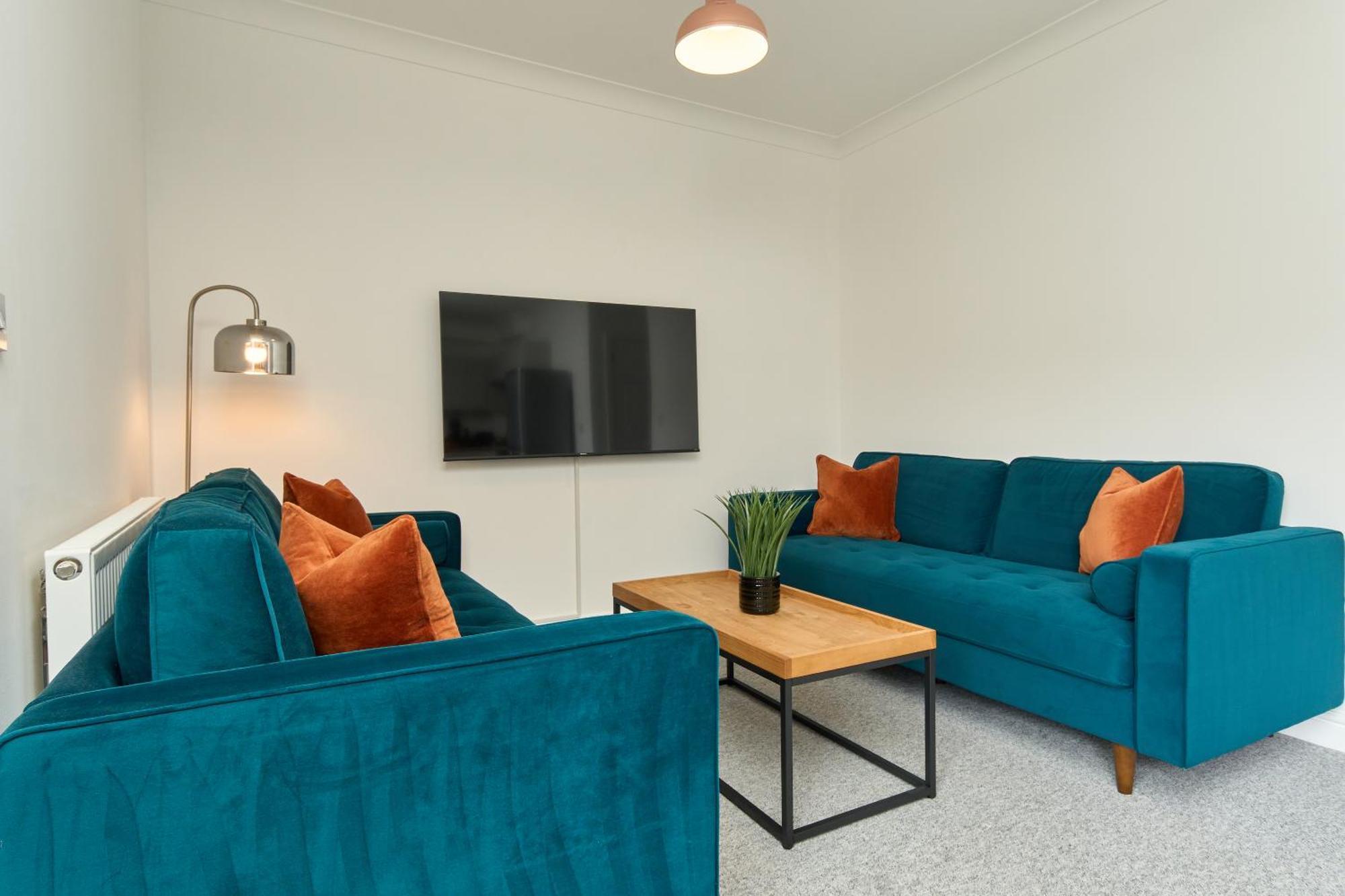 Beautiful 3 Bed Apartment In Bonchurch - Nr Ventnor - Large Outside Terrace & Parking - Dog Friendly - The Perfect Choice For Couples, Friends, Families - 5 Mins To Beach Екстериор снимка