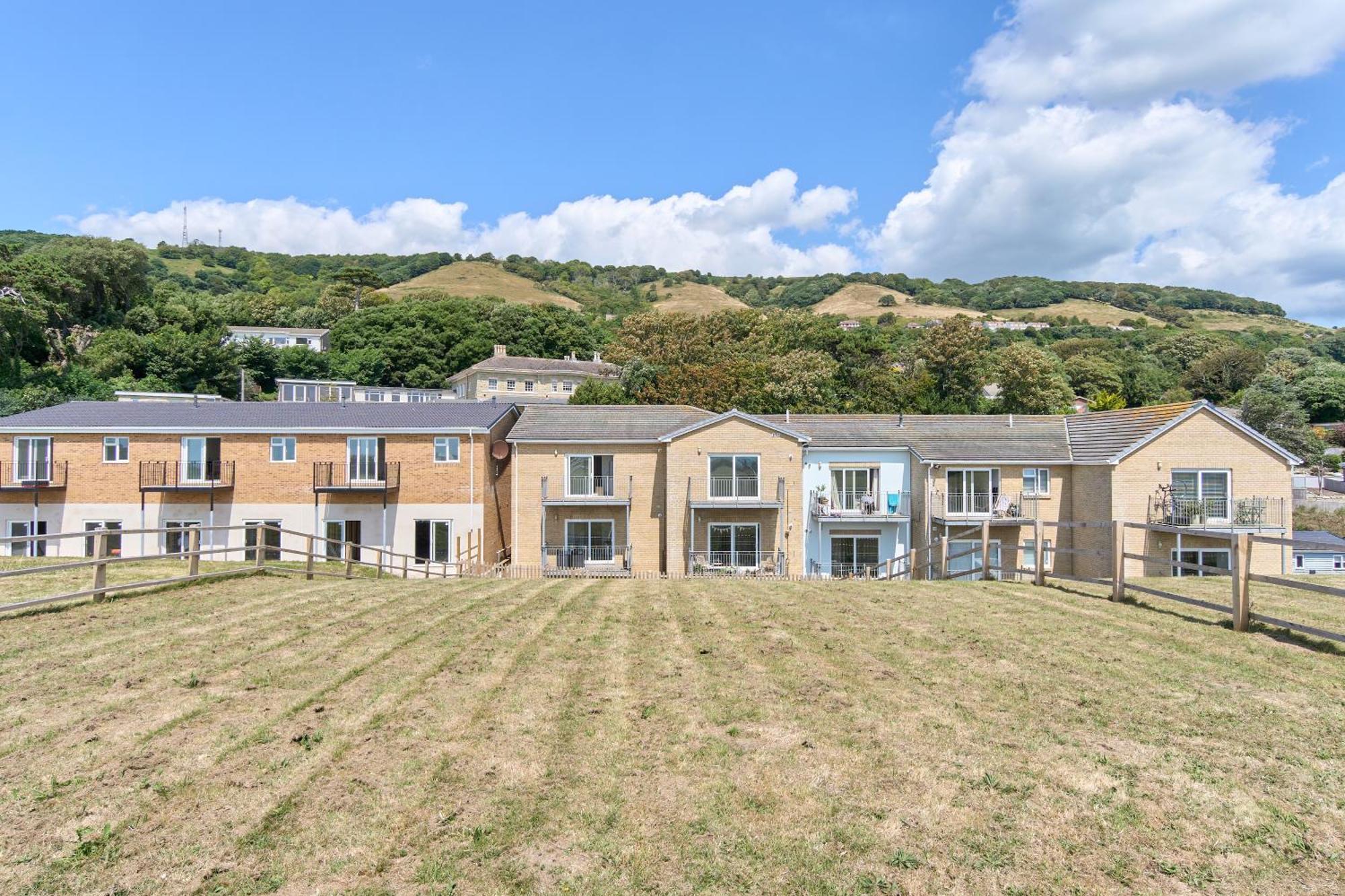 Beautiful 3 Bed Apartment In Bonchurch - Nr Ventnor - Large Outside Terrace & Parking - Dog Friendly - The Perfect Choice For Couples, Friends, Families - 5 Mins To Beach Екстериор снимка