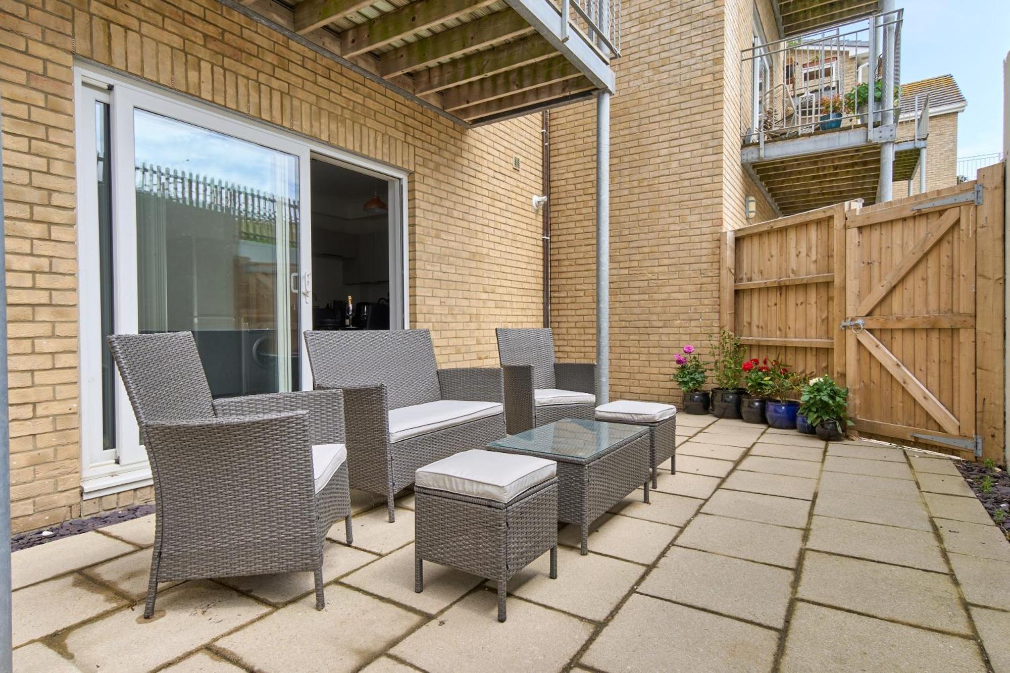 Beautiful 3 Bed Apartment In Bonchurch - Nr Ventnor - Large Outside Terrace & Parking - Dog Friendly - The Perfect Choice For Couples, Friends, Families - 5 Mins To Beach Екстериор снимка
